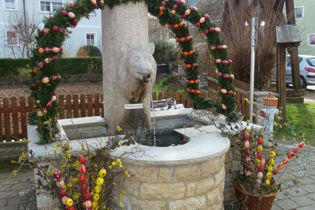 Osterbrunnen Wolfsbronn.jpg