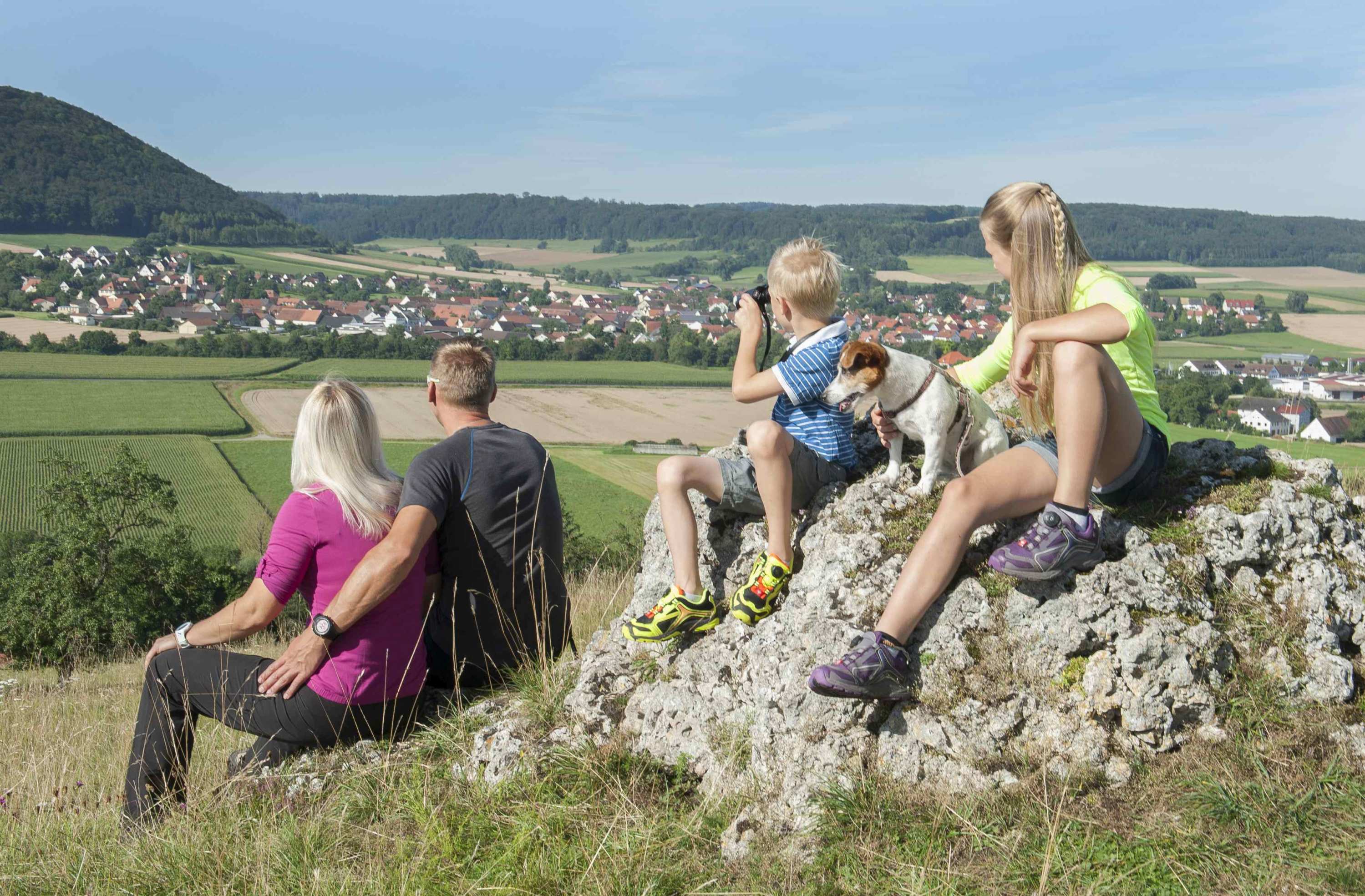 Blick nach Wettelsheim vom Bubenheimer Berg (Quelle: Stadt Treuchtlingen)